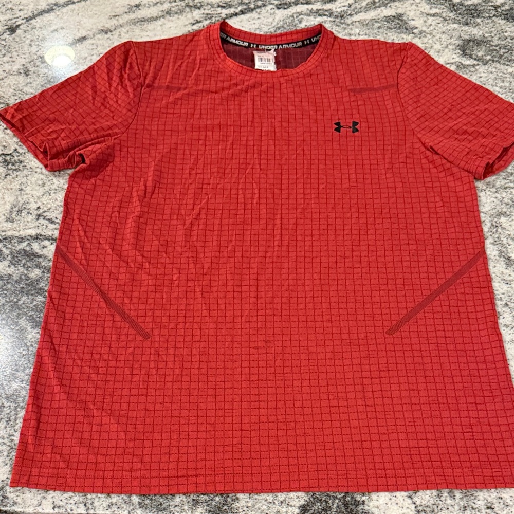 Under Armour Men's Grid Pattern Red Tee